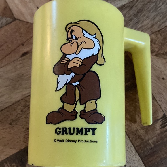 Vintage plastic GRUMPY mug - Picture 2 of 3